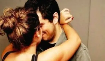 Abrazar a tu pareja reduce la infidelidad