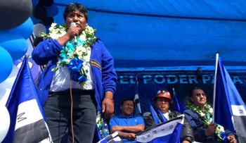 Gobernador boliviano regaló 40 despertadores a los funcionarios impuntuales