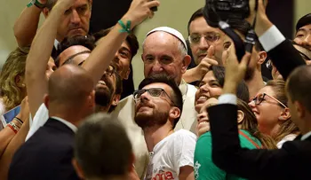 â??La felicidad no es una 'app' que se pueda descargarâ?, les dice el papa Francisco a los jóvenes