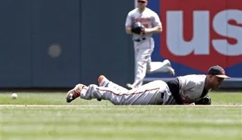 Mellizos completa limpia a Orioles con jonrón de Dozier