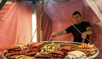 La OMS declara cancerígena carne procesada y estudio halla ADN humano en salchichas 