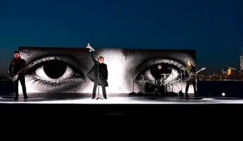 Los artistas de los Grammy rindieron tributo a los inmigrantes invocando la Estatua de la Libertad