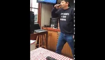 Este chileno es más rápido que Usain Bolt? ¡bebiendo cerveza!   