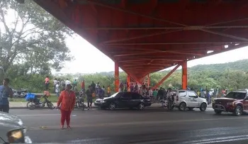 Carlos Toribio Siri se lanza de puente en Santiago