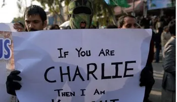 Musulmanes continúan a protestas contra Charlie Hebdo