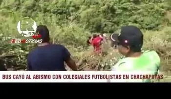 Al menos 7 adolescentes muertos y 11 heridos por caída de bus en un abismo en Perú