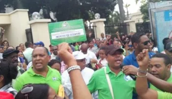 Maestros piden aumento salarial a ritmo de aguinaldo