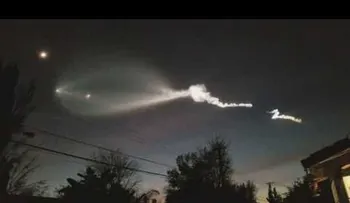 Habitantes de Los Ángeles en pánico por un objeto misterioso en el cielo