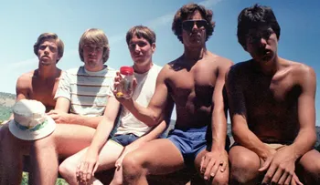 Estos cinco amigos se han tomado la misma foto durante 35 años