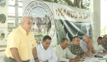 Banco Agrícola garantiza recursos a productores y procesadores de leche