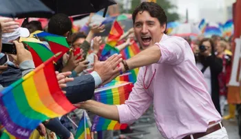 Primer ministro de Canadá participa por primera vez en marcha del Orgullo Gay