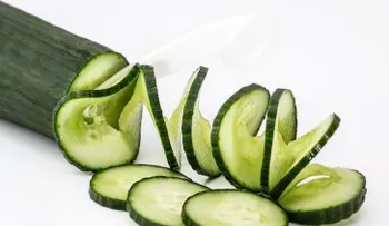 Tónico de pepino para refrescar tu piel y lucir más joven