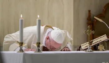 El papa pide a los políticos que busquen el bien del país y no el de su partido