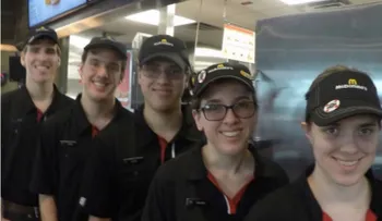 ¿Por qué estos adolescentes hacen único y curioso a un McDonald;s de Michigan?