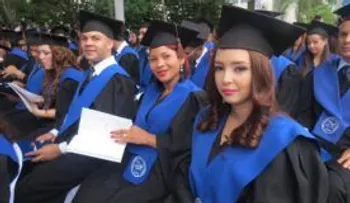Mujeres siguen superando a los hombres en universidades y liceos del país