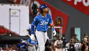 Licey arrolla 14-1 a los Gigantes con jonrones de Alcántara y Hernández