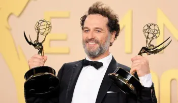 Premios Emmy 2026: 'Widow's Bay' arrasa con seis galardones y encabeza la lista de ganadores