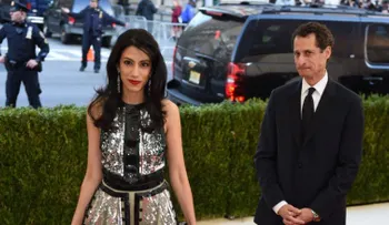 Asesora de Clinton se separa por un nuevo escándalo sexual de su marido