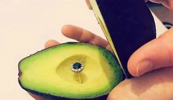 La moda de pedirle matrimonio con un aguacate