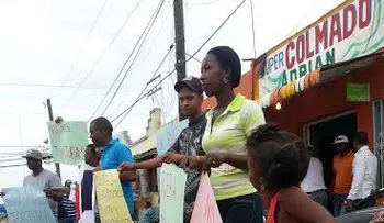 Marchan en reclamo de la  cancelación oficial policial