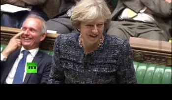 La insinuación sexual de Theresa May a un diputado (VIDEO)