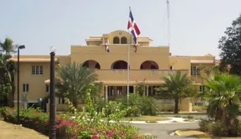 5 heridos al explotar bomba casera en parque de Salcedo