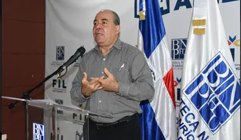 Avelino Stanley aborda orígenes de la literatura infantil y juvenil