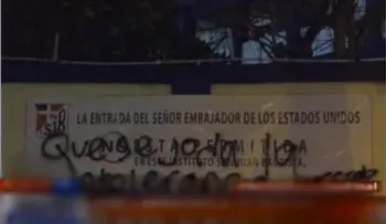 ¡La guerra sigue! Grafitean letrero del San Juan Bautista