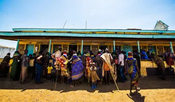 Una inventora utiliza la energía solar para purificar el agua 