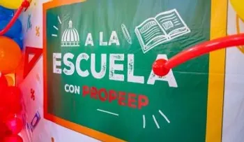 Propeep entrega útiles escolares a niños de Jamao al Medio