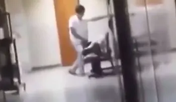 Indignación por un médico que frota sus genitales por la cara de una mujer dormida en un hospital