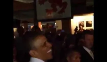 ¿Cómo reacciona Obama cuando le ofrecen un poco de marihuana legal?