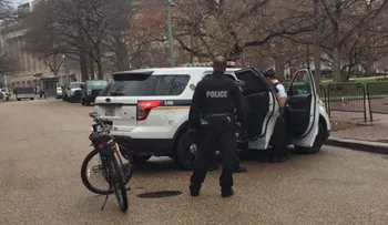 Detienen una persona con un paquete sospechoso frente a la Casa Blanca
