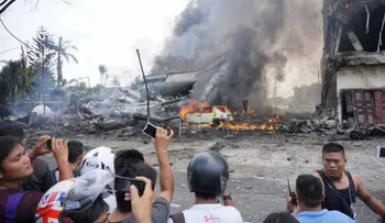 113 personas viajaban a bordo del avión militar siniestrado en Indonesia