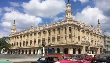 Obama llega al teatro de La Habana donde ofrecerá discurso al pueblo cubano