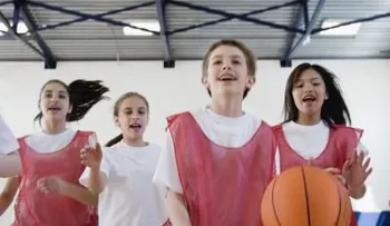Los niños aprenden más mientras hacen ejercicio