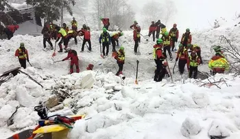 Carrera contrarreloj para hallar a 23 sepultados por alud en Italia