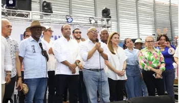 Alfredo Pacheco comparte el espíritu navideño en la Circunscripción 2