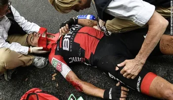 Críticas al Tour de Francia por accidente a 70 kilómetros por hora en etapa