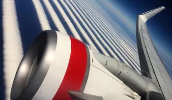 "Volar nunca se sintió tan bien": la increíble formación de nubes captadas desde el aire