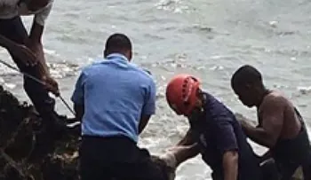 Sacan cuerpo de una mujer del mar Caribe en el Malecón