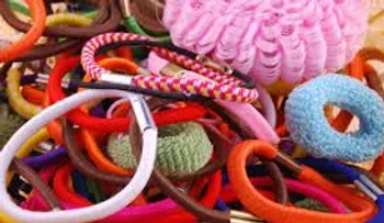 ¿Por qué no debes amarrarte las bandas de pelo en tu muñeca?