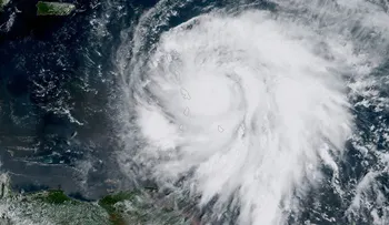  Catastrófico huracán María causa daños en Dominica y se dirige hacia las islas Vírgenes y Puerto Rico