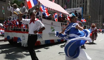 Dominicanos ganan menos en EEUU, pero envían más a su país