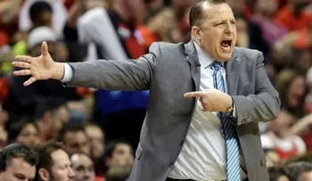Bulls de Chicago despiden al técnico Tom Thibodeau 