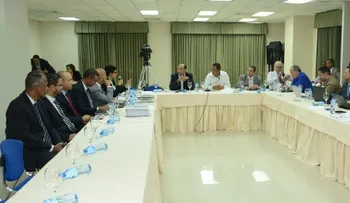 Senadores se reúnen con representantes CDEEE: analizan préstamo de US$120 millones para sector eléctrico