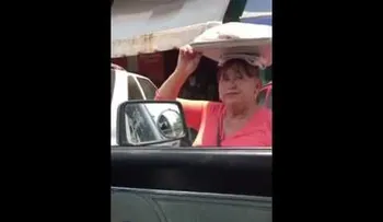 Lady Empanadas se hace famosa tras negarse a vender todas sus empanadas (VIDEO)