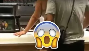 Captan a pareja de clientes teniendo sexo en fila de McDonaldâ??s.