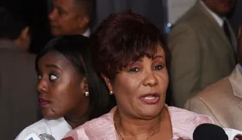 Diputada Josefa Castillo sufre atentado criminal; desconocidos le disparan y perforan cristales de su vehículo