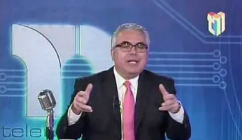 Roberto Cavada le da un boche a Karina Larrauri y su esposo (VIDEO) 